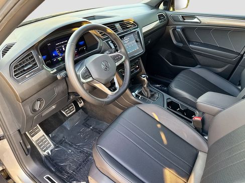 Used 2023 Volkswagen Tiguan SE R-Line image 25