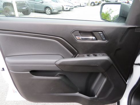 Used 2024 Chevrolet Colorado LT w/ LT Convenience Package II image 17