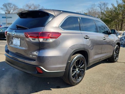 Used 2019 Toyota Highlander SE image 6