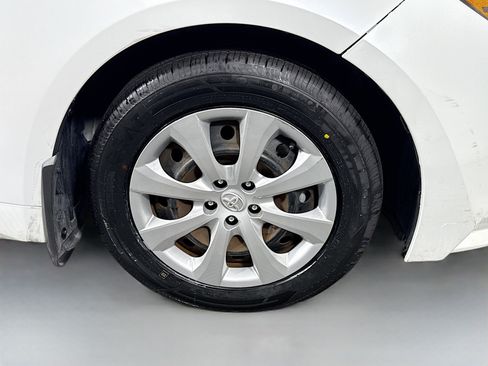 Used 2025 Toyota Corolla LE image 31