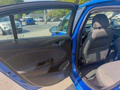 Used 2017 Chevrolet Cruze LT FWD image 15