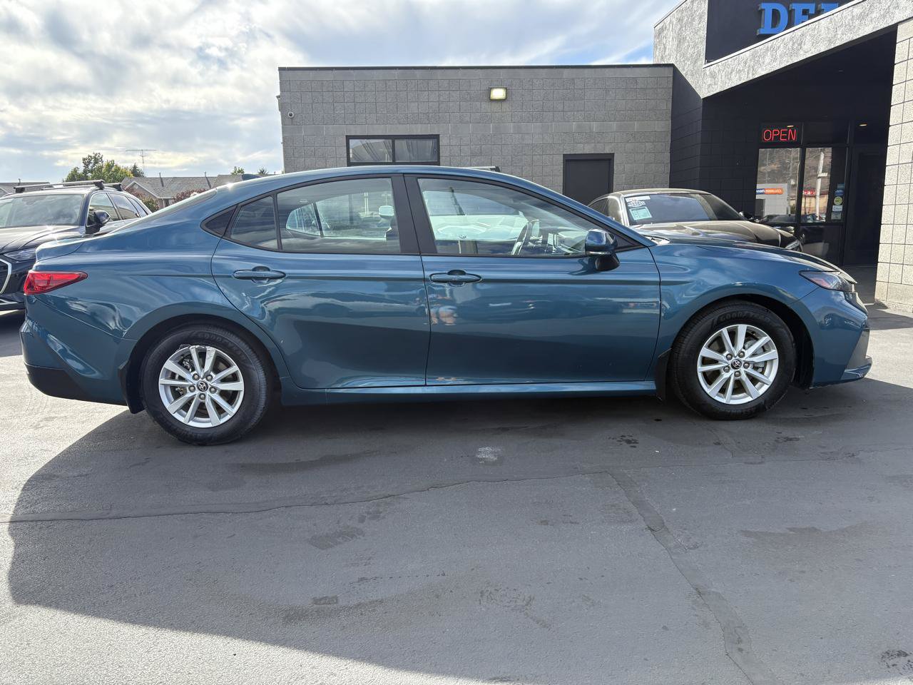 Used 2025 Toyota Camry LE w/ Convenience Package FWD image 4