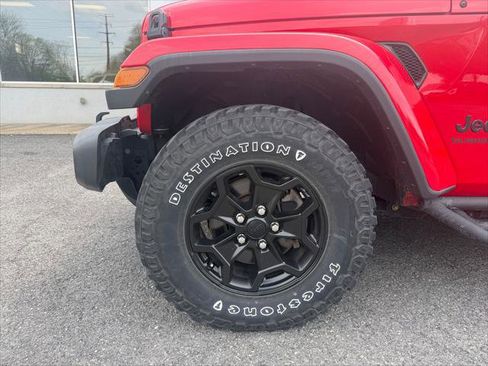 Certified 2020 Jeep Gladiator Sport AWD/4WD image 3