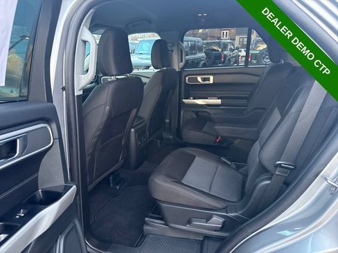 Used 2023 Ford Explorer XLT AWD/4WD image 13