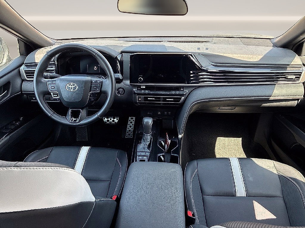 Used 2026 Toyota Camry SE FWD image 30