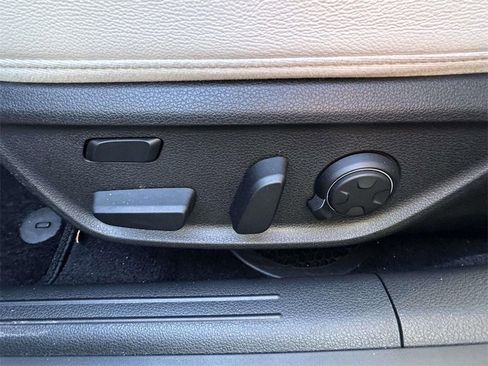 Used 2025 Genesis G70 3.3T Advanced image 17