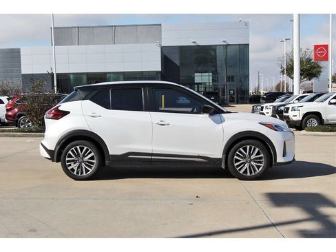 Used 2023 Nissan Kicks SV image 7