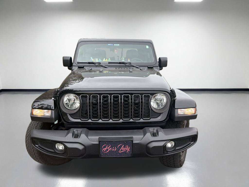 Used 2024 Jeep Gladiator Sport AWD/4WD image 4
