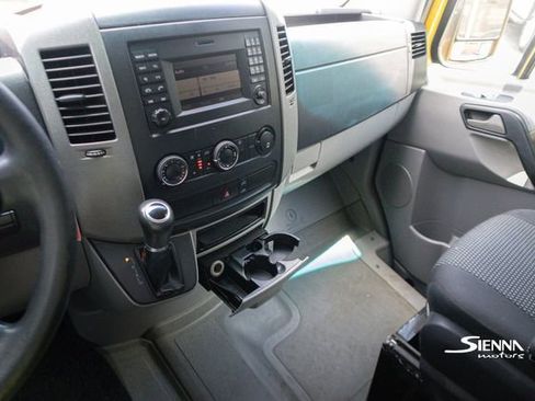 Used 2014 Freightliner Sprinter 2500 image 16