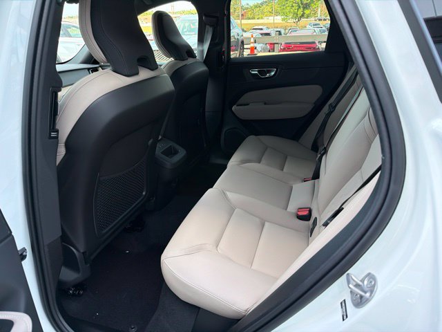New 2027 Volvo XC60 B5 Plus AWD/4WD image 7