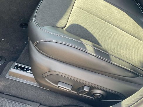 New 2025 Jeep Grand Cherokee Laredo image 16