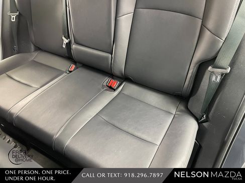 Used 2023 Toyota Venza XLE image 41