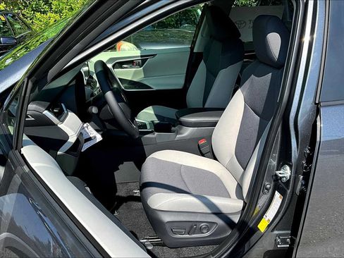 Used 2025 Toyota RAV4 XLE w/ Convenience Package AWD/4WD image 9