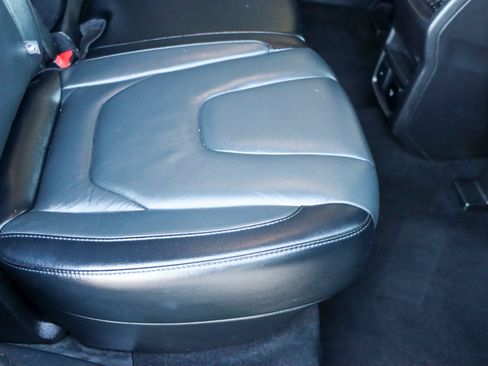 Used 2019 Ford Edge Titanium image 19