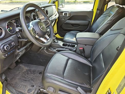 Used 2023 Jeep Wrangler Unlimited Rubicon 4xe w/ Cold Weather Group AWD/4WD image 19