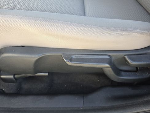 Used 2017 Honda HR-V EX image 10