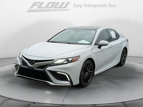 Used 2023 Toyota Camry XSE FWD image 4