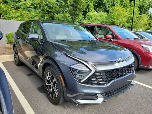 Certified 2024 Kia Sportage EX FWD image 3