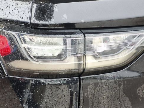 Used 2019 Chevrolet Traverse Premier w/ Redline Edition FWD image 25