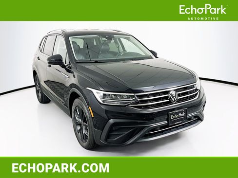 Used 2024 Volkswagen Tiguan SE FWD image 1