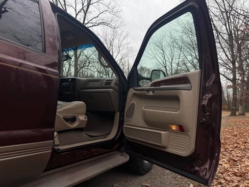 Used 2001 Ford Excursion Limited image 46