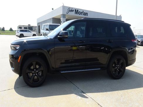 Certified 2025 Jeep Grand Cherokee L Altitude AWD/4WD image 1