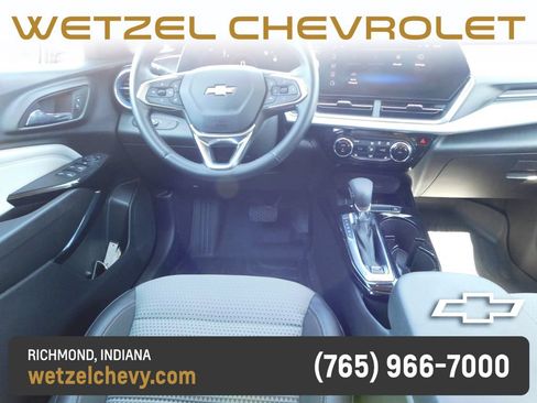 Used 2025 Chevrolet Trax LT w/ Driver Confidence Package FWD image 15