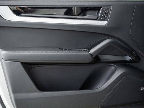 New 2026 Porsche Cayenne AWD/4WD image 6
