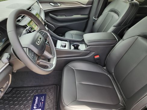 New 2026 Jeep Grand Cherokee Limited RWD image 9