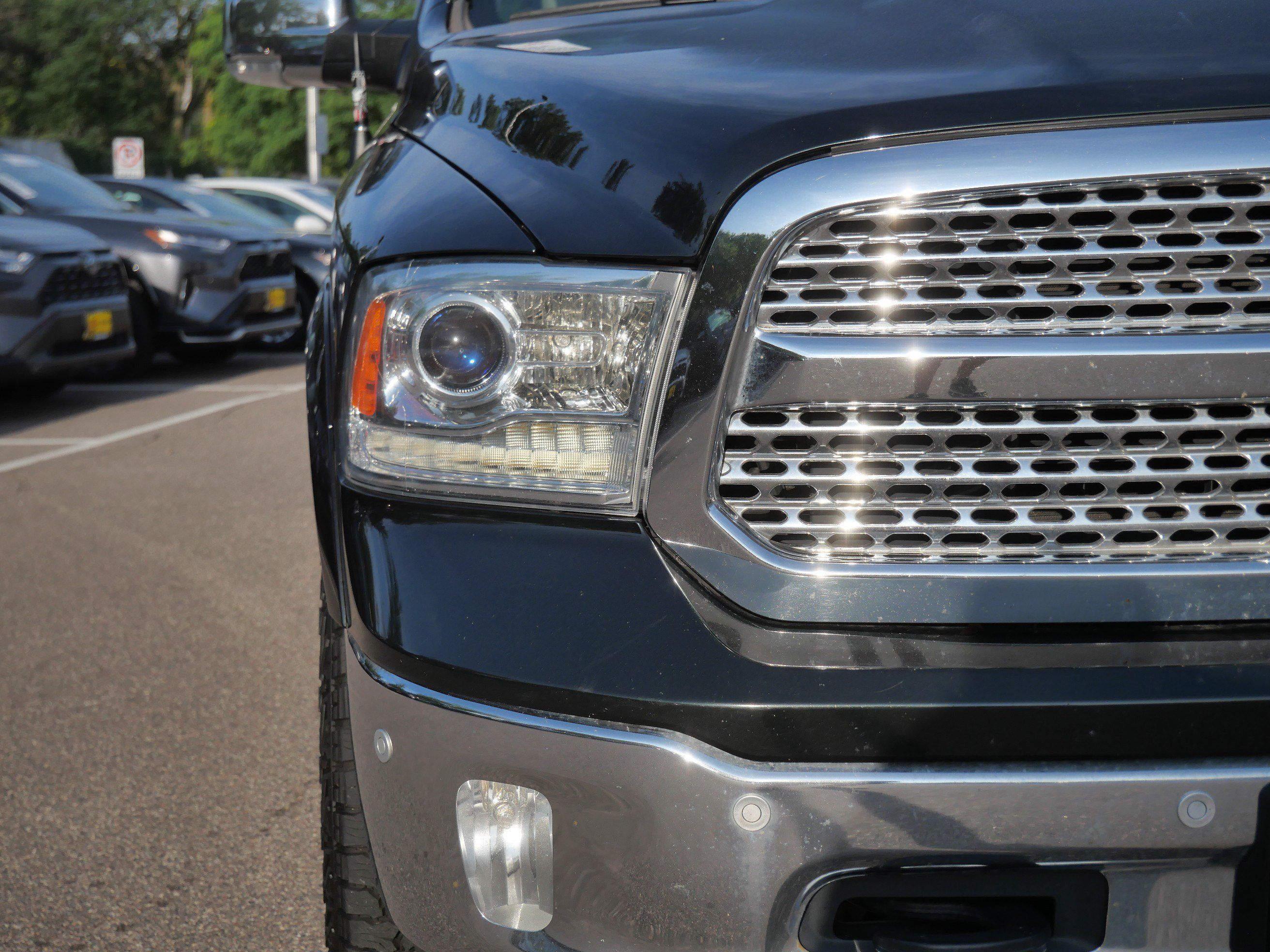 Used 2017 RAM 1500 Laramie w/ Convenience Group AWD/4WD image 16