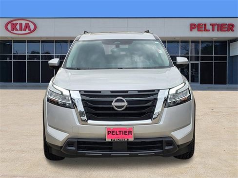 Used 2022 Nissan Pathfinder SV w/ SV Premium Package image 2