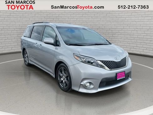 Used 2017 Toyota Sienna SE w/ SE Preferred Package image 3