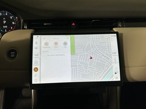 Used 2025 Land Rover Discovery Sport S image 30