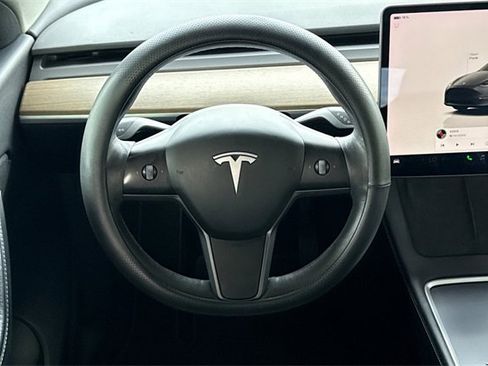 Used 2022 Tesla Model Y Long Range image 19