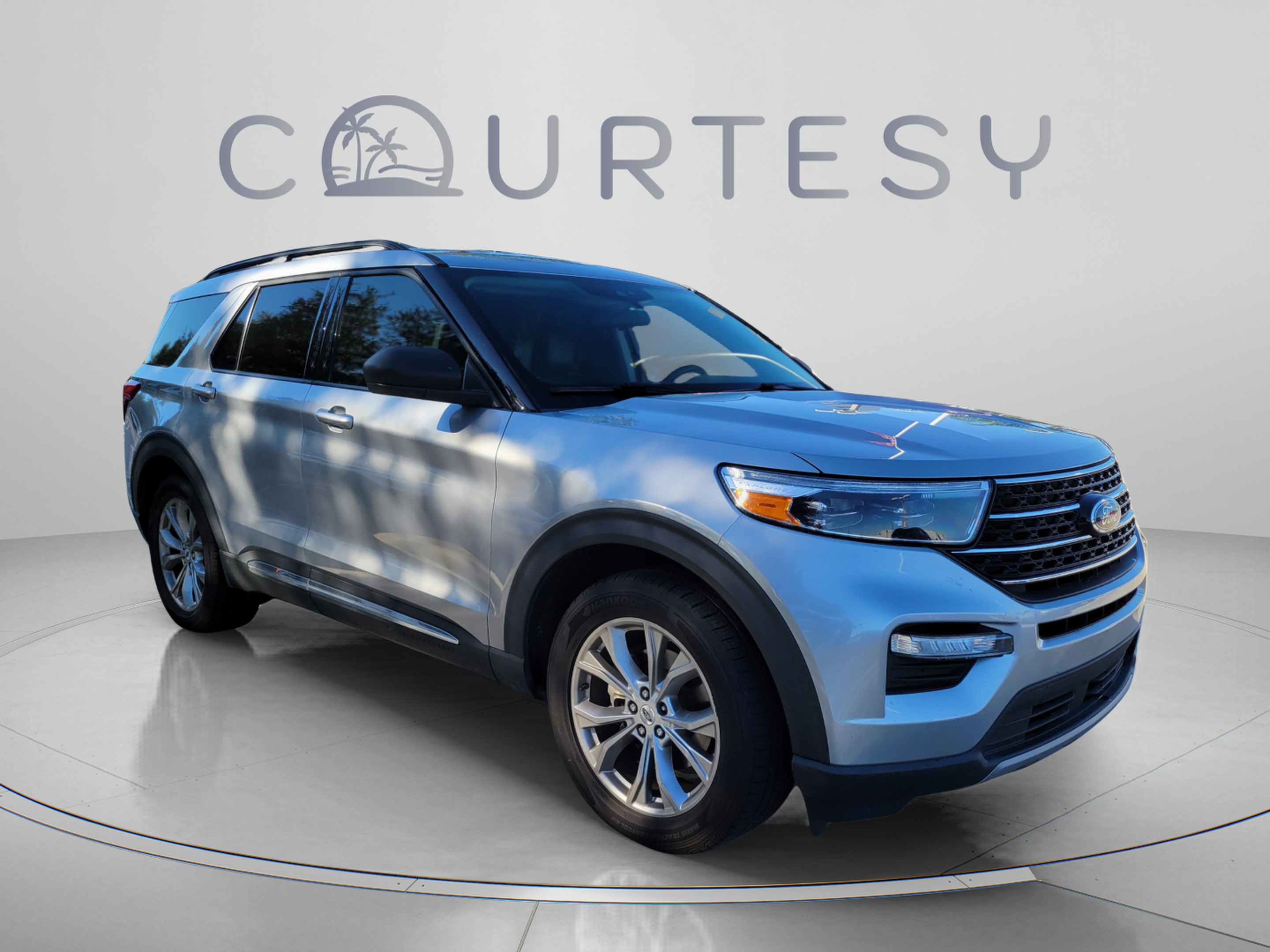 Used 2021 Ford Explorer XLT w/ Equipment Group 202A RWD image 4