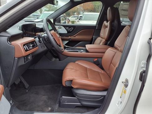 New 2025 Lincoln Aviator Reserve w/ Luxury Package image 12