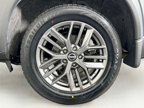 Used 2023 Nissan Rogue S image 11