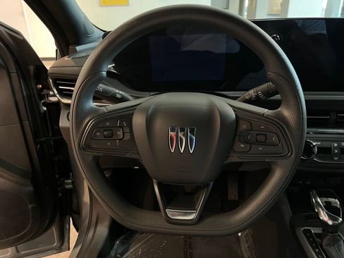 Used 2025 Buick Envista Preferred image 27