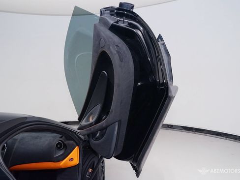 Used 2017 McLaren 570S RWD image 9