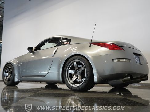 Used 2005 Nissan 350Z Coupe w/ (N93) Cargo Convenience Pkg image 10