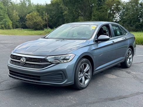 Used 2022 Volkswagen Jetta SE FWD image 3