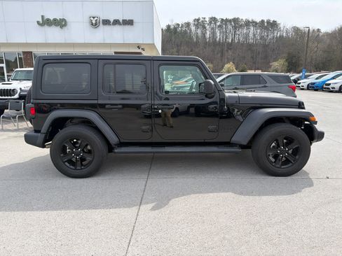 Used 2023 Jeep Wrangler Unlimited Sport AWD/4WD image 5