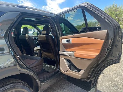 Used 2024 Ford Explorer King Ranch w/ Technology Package AWD/4WD image 18