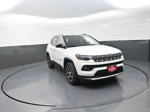 Used 2024 Jeep Compass Limited AWD/4WD image 4