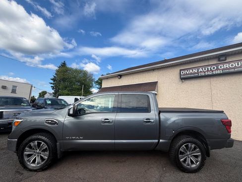 Used 2017 Nissan Titan SL w/ SL Towing Convenience Package AWD/4WD image 3