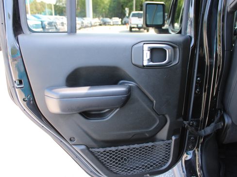 Used 2018 Jeep Wrangler Unlimited Sport S AWD/4WD image 14