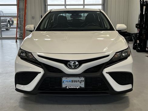 Used 2024 Toyota Camry SE image 7