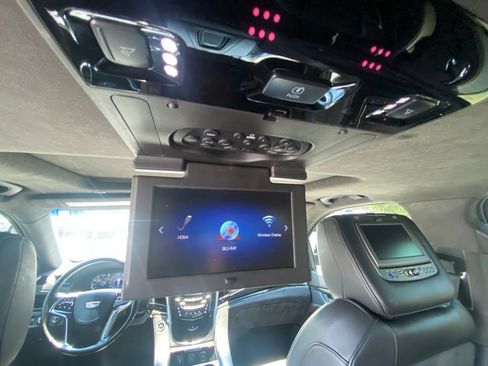 Used 2019 Cadillac Escalade Platinum AWD/4WD image 27
