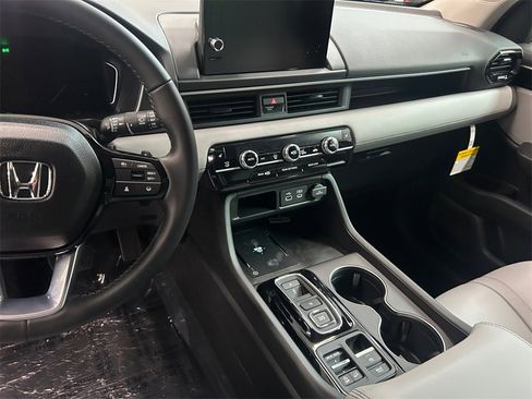 New 2025 Honda Pilot EX-L image 11