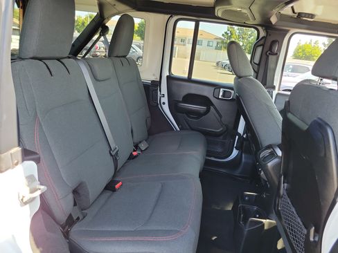 Used 2024 Jeep Wrangler Unlimited Rubicon AWD/4WD image 22